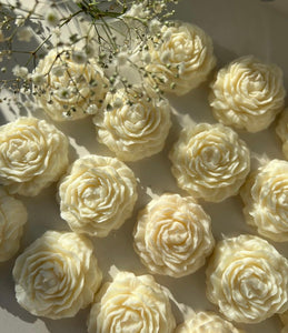Flower Candle, Floral Decor, Scented Candle, Aromatic Home Fragrance, Botanical Wax, Decorative Candle, Blooming Floral, Nature-inspired Decor, Romantic Candlelight, Blossom-themed Candle, Elegant Flower Design, Hand-poured Candle, Unique Floral Arrangement, Fragrant Bloom Candle, Artisan Crafted Wax, Floral Scented Home Accents, Botanic Atmosphere, Petal-shaped Candle, Luxury Flower Candles, Modern Floral Elegance