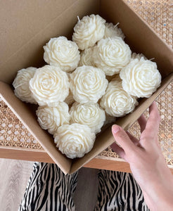 Flower Candle, Floral Decor, Scented Candle, Aromatic Home Fragrance, Botanical Wax, Decorative Candle, Blooming Floral, Nature-inspired Decor, Romantic Candlelight, Blossom-themed Candle, Elegant Flower Design, Hand-poured Candle, Unique Floral Arrangement, Fragrant Bloom Candle, Artisan Crafted Wax, Floral Scented Home Accents, Botanic Atmosphere, Petal-shaped Candle, Luxury Flower Candles, Modern Floral Elegance