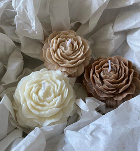 Flower Candle, Floral Decor, Scented Candle, Aromatic Home Fragrance, Botanical Wax, Decorative Candle, Blooming Floral, Nature-inspired Decor, Romantic Candlelight, Blossom-themed Candle, Elegant Flower Design, Hand-poured Candle, Unique Floral Arrangement, Fragrant Bloom Candle, Artisan Crafted Wax, Floral Scented Home Accents, Botanic Atmosphere, Petal-shaped Candle, Luxury Flower Candles, Modern Floral Elegance