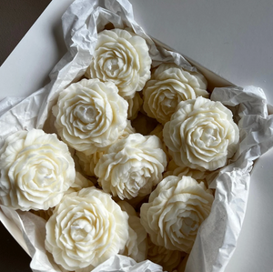 Flower Candle, Floral Decor, Scented Candle, Aromatic Home Fragrance, Botanical Wax, Decorative Candle, Blooming Floral, Nature-inspired Decor, Romantic Candlelight, Blossom-themed Candle, Elegant Flower Design, Hand-poured Candle, Unique Floral Arrangement, Fragrant Bloom Candle, Artisan Crafted Wax, Floral Scented Home Accents, Botanic Atmosphere, Petal-shaped Candle, Luxury Flower Candles, Modern Floral Elegance