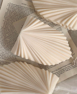 palm leaf, candle, eco-friendly, sustainable, natural, decor, tropical, handmade, organic, green, relaxation, ambiance, home decor, vegan, renewable, biodegradable, earthy, soothing, environment-friendly, aromatic, wedding, candle, ceremony, gift,unity, love, romance, decoration, centerpiece, marriage, celebration, vow, ritual, symbol, flame, bride, groom, decor, ambient, light, special day