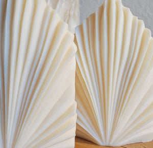 palm leaf, candle, eco-friendly, sustainable, natural, decor, tropical, handmade, organic, green, relaxation, ambiance, home decor, vegan, renewable, biodegradable, earthy, soothing, environment-friendly, aromatic, wedding, candle, ceremony, gift,unity, love, romance, decoration, centerpiece, marriage, celebration, vow, ritual, symbol, flame, bride, groom, decor, ambient, light, special day